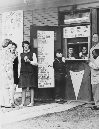 summer_aunt-stelles-sno-cones_sunset-high-school_1968-yrbk