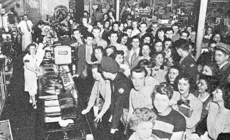 woodrow-yrbk-1948_crowd